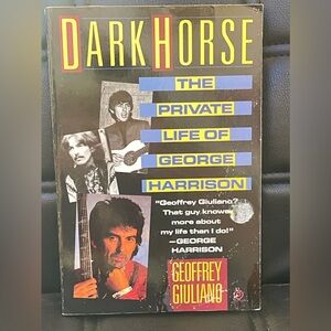 Dark Horse Life of George Harrison
Music Book by Geoffrey Giuliano 1991